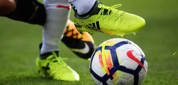 Jsi už dospělý a chceš si zahrát fotbal?