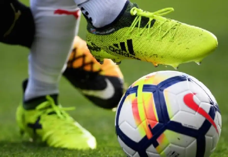 Jsi už dospělý a chceš si zahrát fotbal?